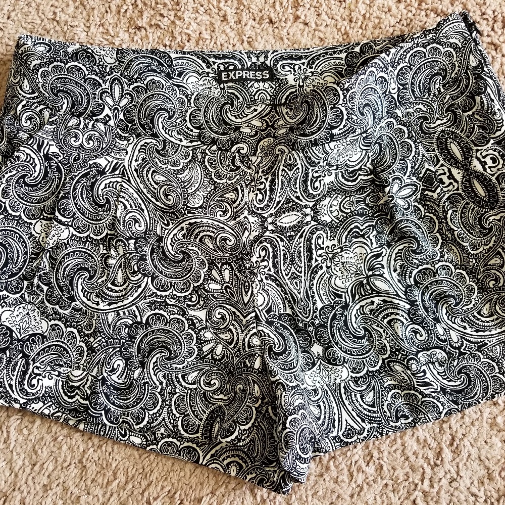 Black and white paisley print shorts